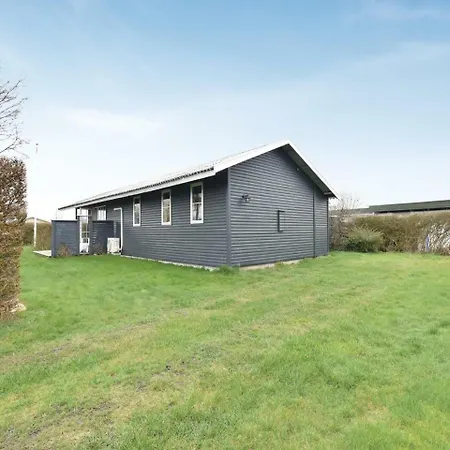 Dom wakacyjny Four Bedroom Holiday In Otterup
