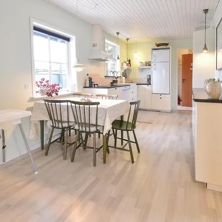 Four Bedroom Holiday In Dom wakacyjny